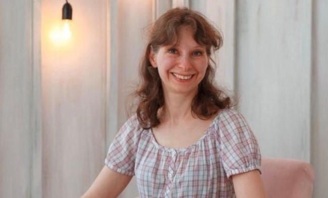 Elena Backström är lönehandläggare på Montessoriförskolan Solgården.